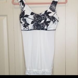 LULULEMON WHITE AND BLACK TANK SZ 4